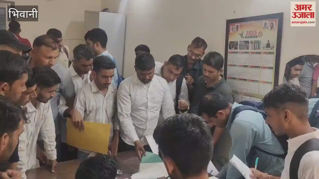 Crowd of youth selected in Group D for health check-up report at Bhiwani Medical College