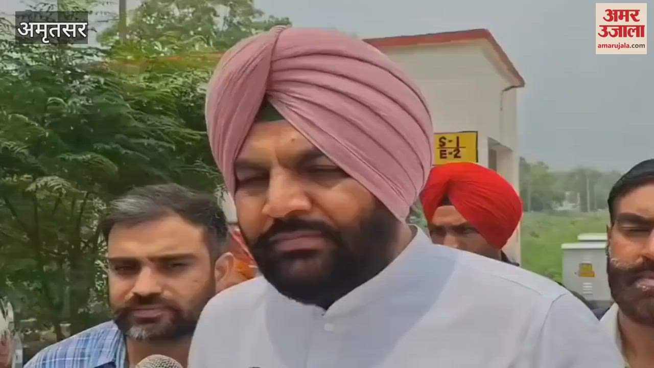 MP Gurjit Aujla visited the gates with the railway team