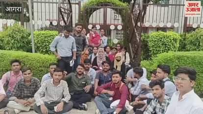 Students demonstrated against the problems