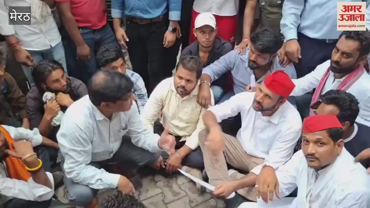 Meerut: SP attack against private hospitals, protest at CMO office