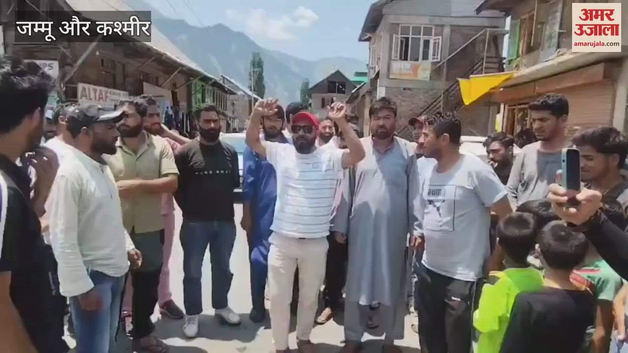 Locals Protest in Gurez Over Ban on Tent Installations