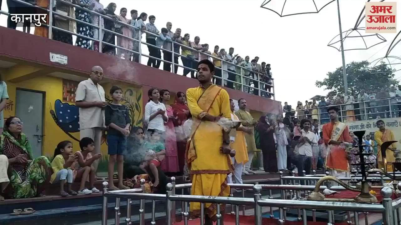 Mahaarati was performed with the chanting of Har-Har Gange on Devshayani Ekadashi