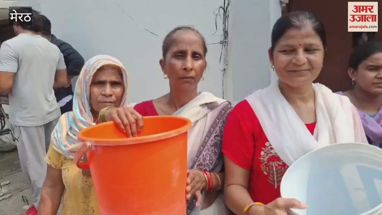 Meerut Municipal Commissioner's residence surrounded: No water supply, no hearing! You take tax but do not provide facilities, women's anger erupted