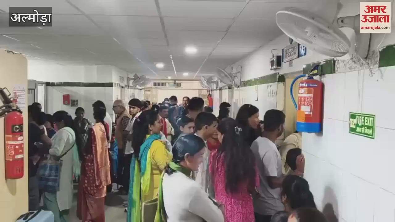 The changing weather has increased the number of patients in the hospital in almora