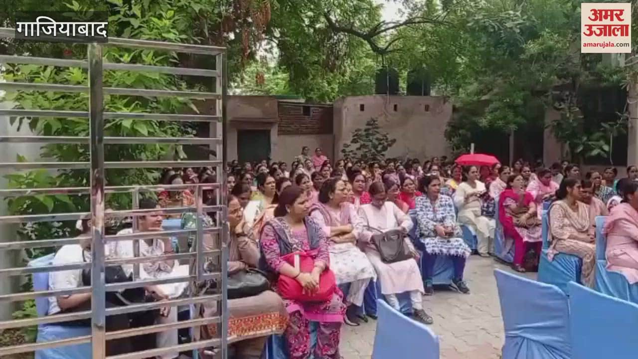 protest held at Basic Education Officer office against pairing of schools