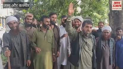 Residents of Thatthan Top Doru protested in front of the SDM office on Tuesday.