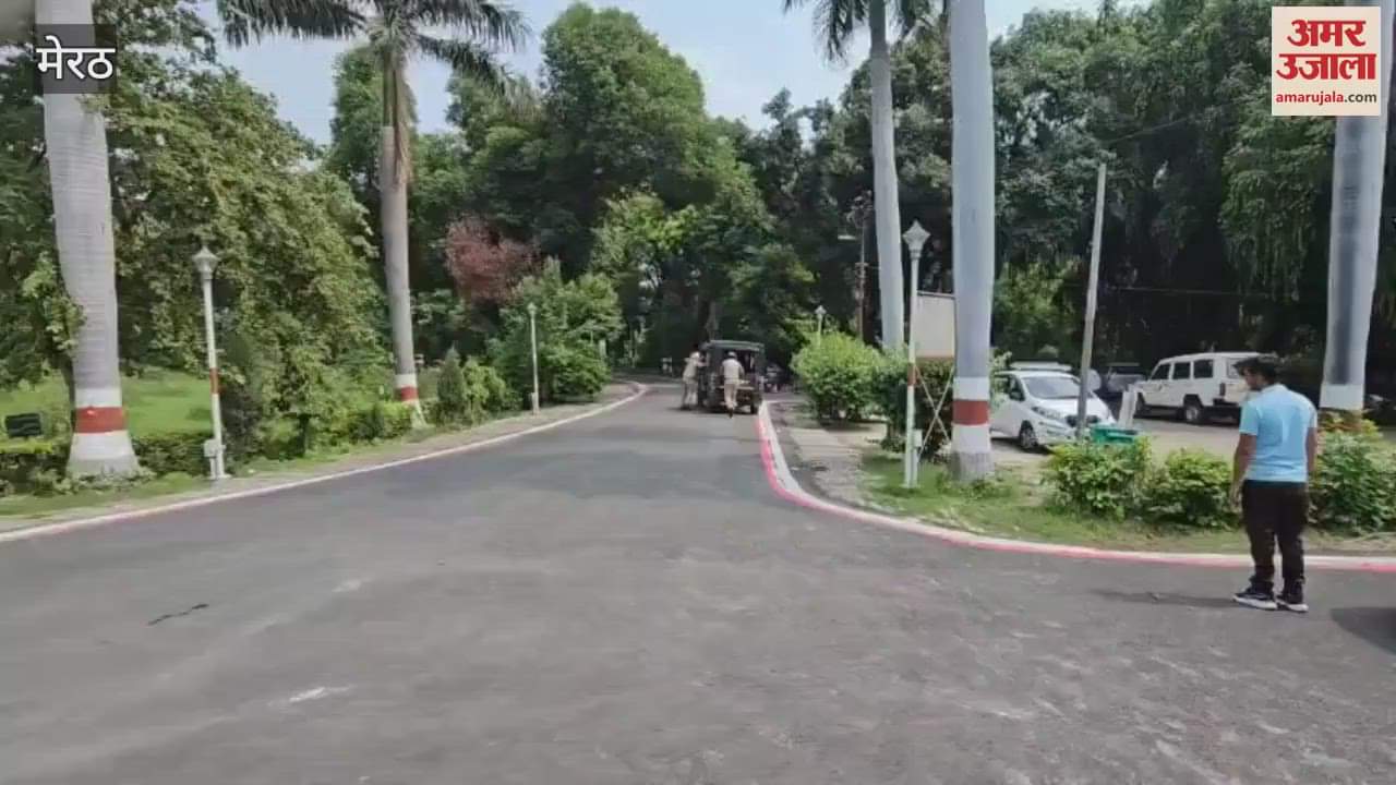 Meerut: Ayush ministers escort vehicle broke down, soldiers kept pushing it, minister left without escort