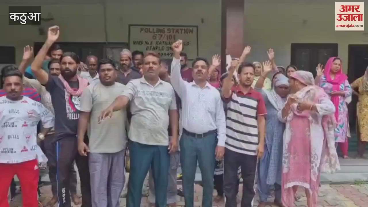 The strike of sanitation workers did not end even on the 11th day in Kathua, filth remained spread in the city