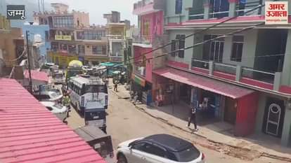 Traffic jam has become a big problem in Chinani, people are troubled due to lack of alternative route and parking