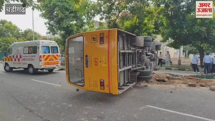 Private School Bus Overturned In Chandigarh – Amar Ujala Hindi News Live
