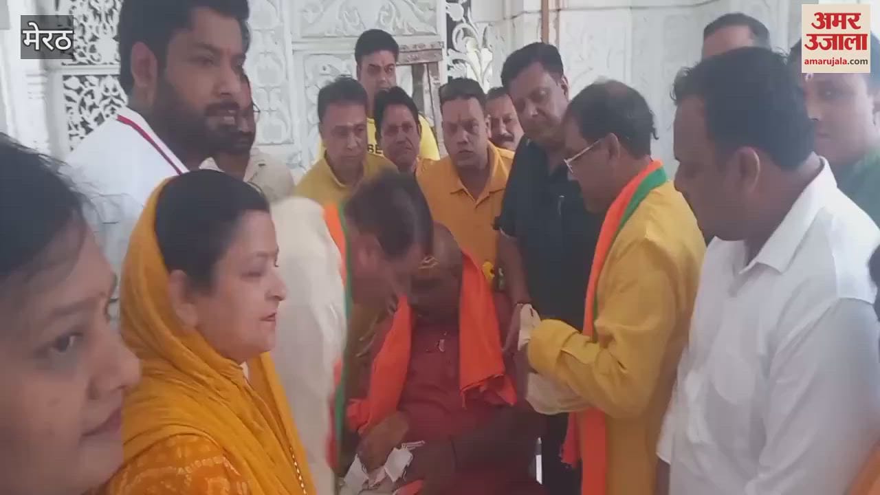 Meerut: Gurus were honored at Aughadnath temple on Guru Purnima
