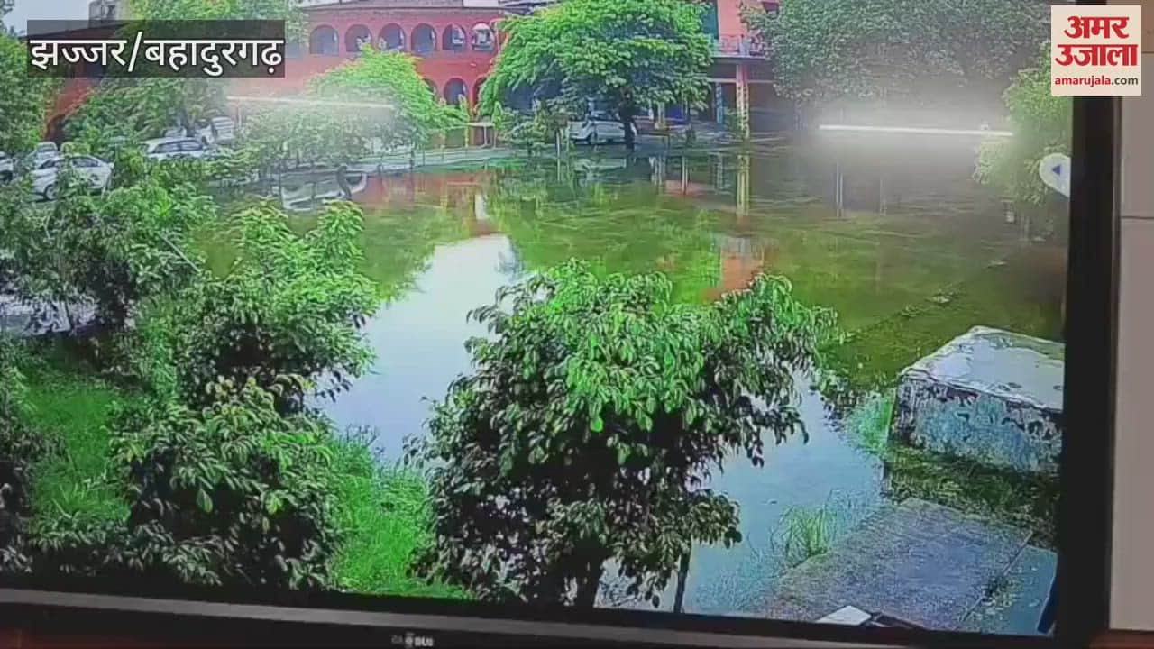 Students and teachers came out of classrooms in Jhajjar due to fear of earthquake, video went viral