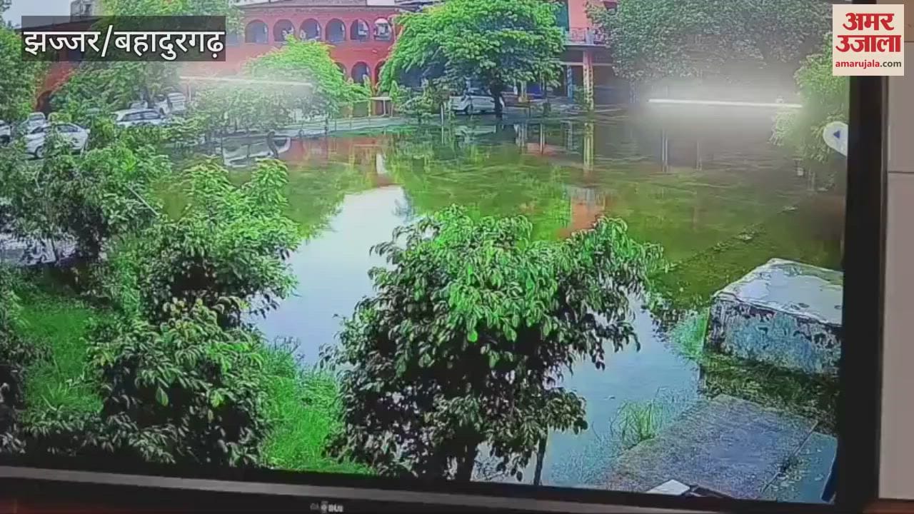 Students and teachers came out of classrooms in Jhajjar due to fear of earthquake, video went viral