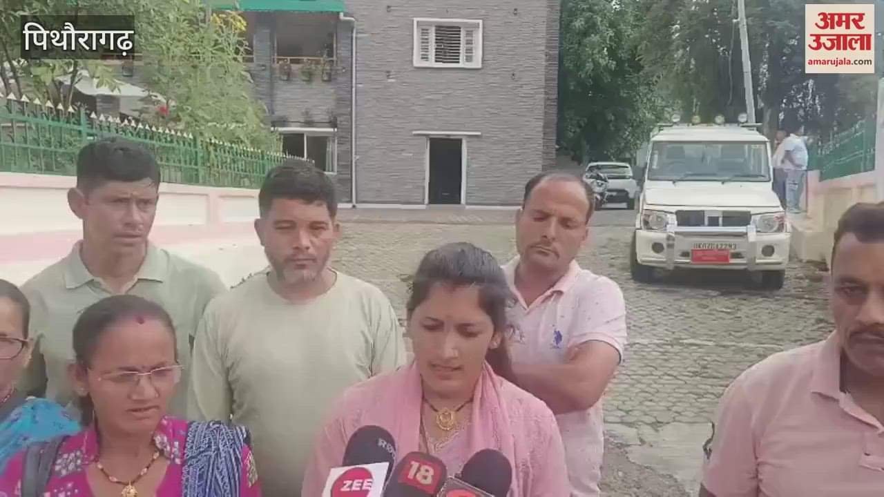 The villagers of Peepli Pithoragarh protested against the cluster school