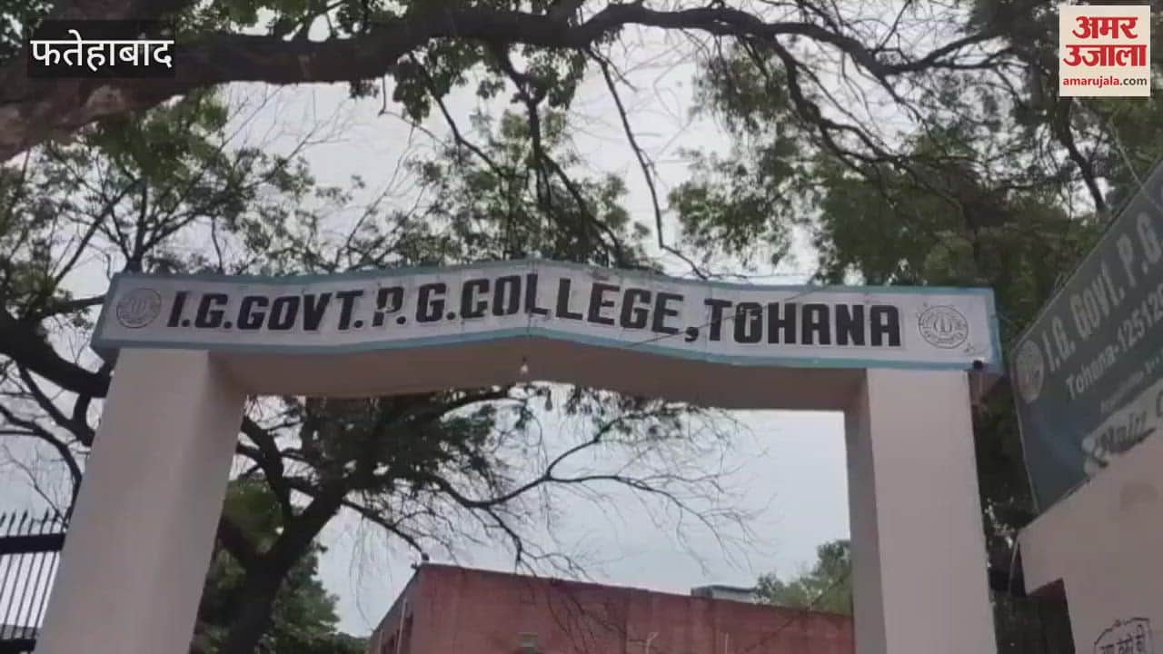 The university failed the students of IG College in Tohana, Fatehabad in English subject, a memorandum was given to the principal under the leadership of ABVP