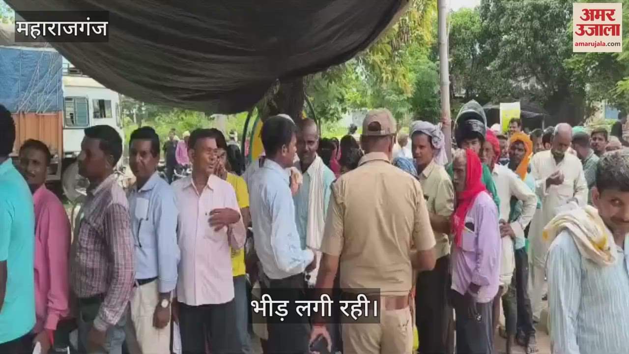 There was a crowd of farmers at the Kisan Seva Kendra