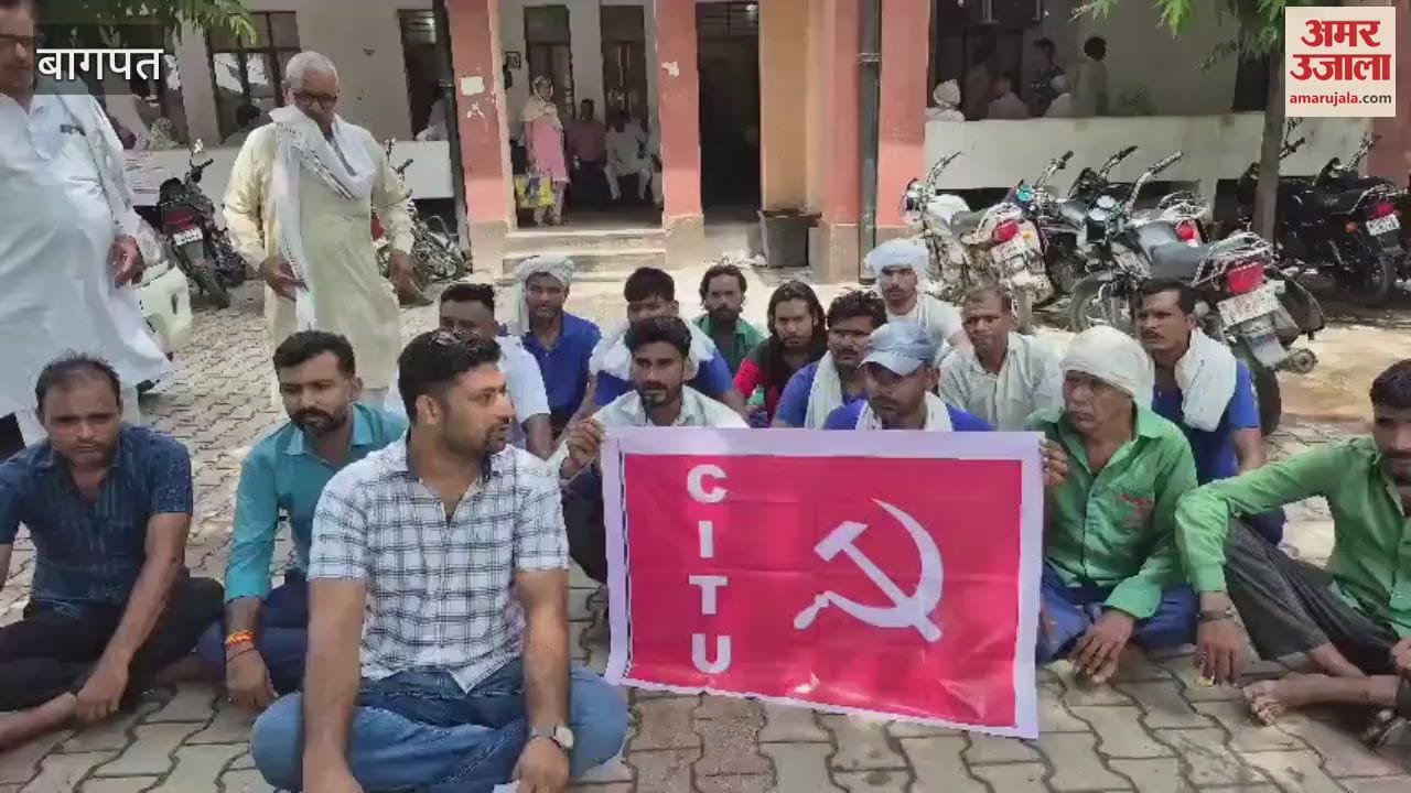 Workers staged a sit-in demanding the repeal of the Labor Code law