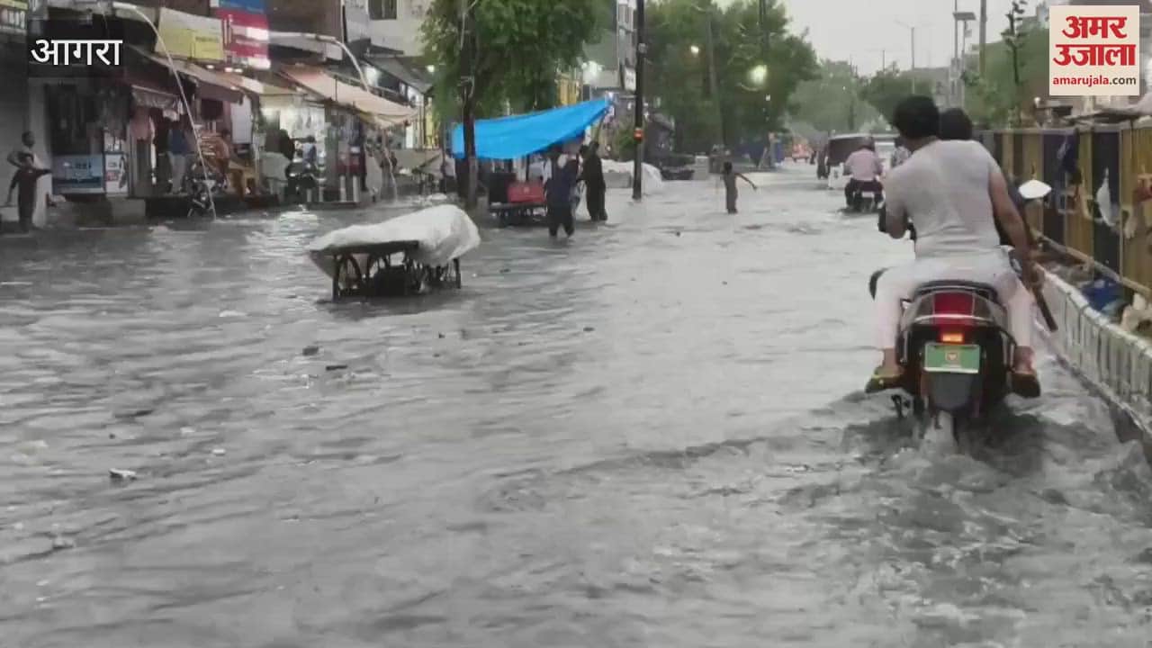 waterlogging on road due to rain in agra