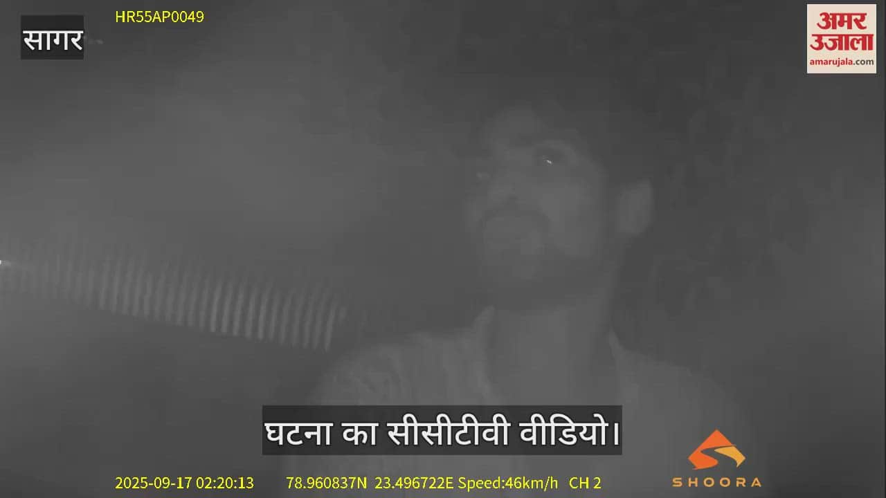 Unidentified robbers looted an Amazon container, taking the driver hostage.