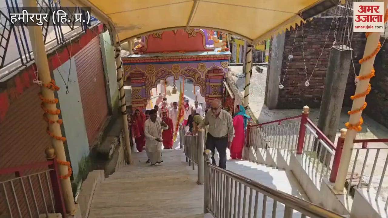 Hamirpur Crowd of devotees gathered at Avahdevi Devi temple on the first Navratri