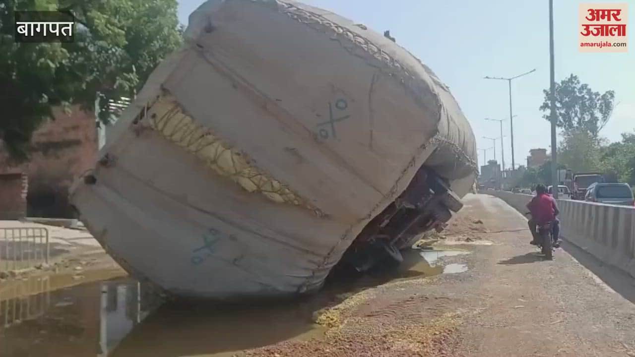 Baghpat: Trolley filled with straw overturned, highway became one-way