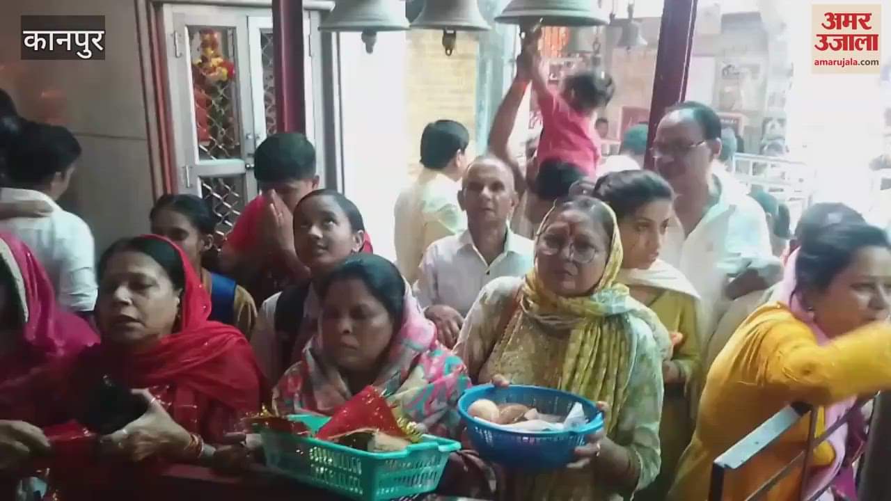 Crowds of devotees gathered at the Tapeshwari Devi Temple on the first day of Navratri