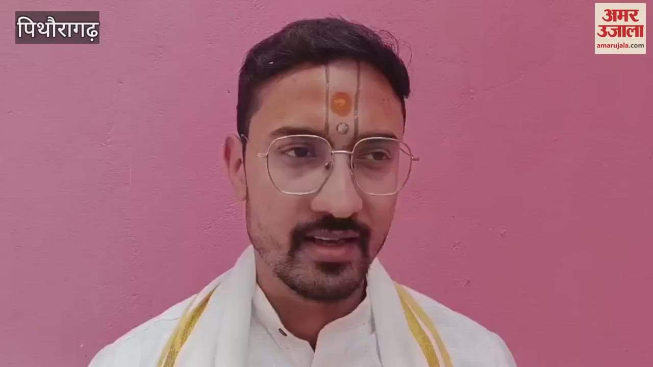 There was a huge crowd of devotees in the temples on the first day of Sharadiya Navratri in Pithoragarh and Gangolihat