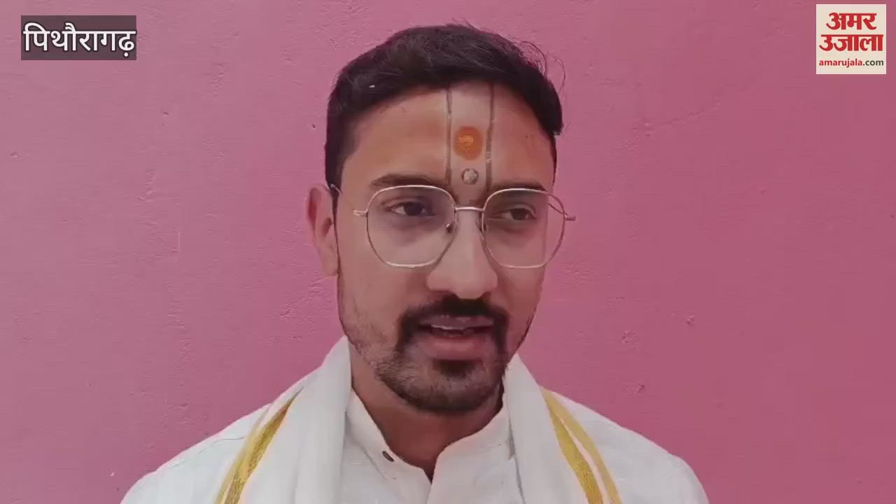 There was a huge crowd of devotees in the temples on the first day of Sharadiya Navratri in Pithoragarh and Gangolihat