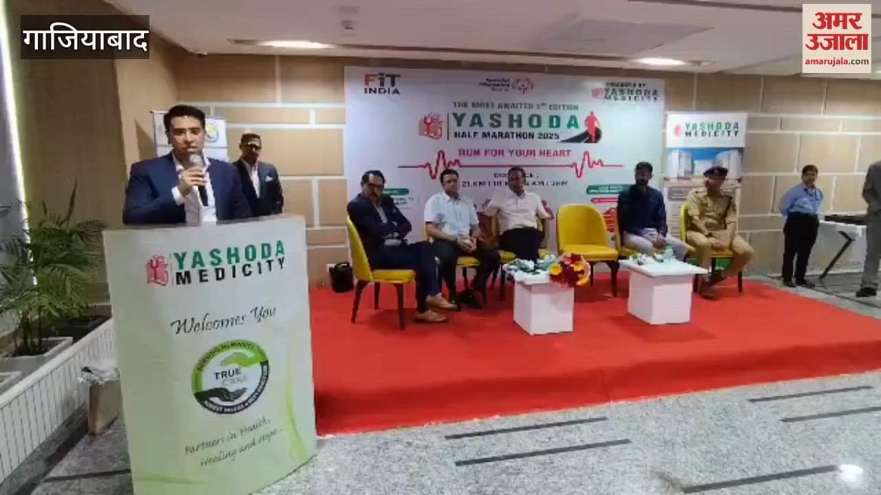 GDA VC Atul Vats giving information about the half marathon at Yashoda Medicity Indirapuram