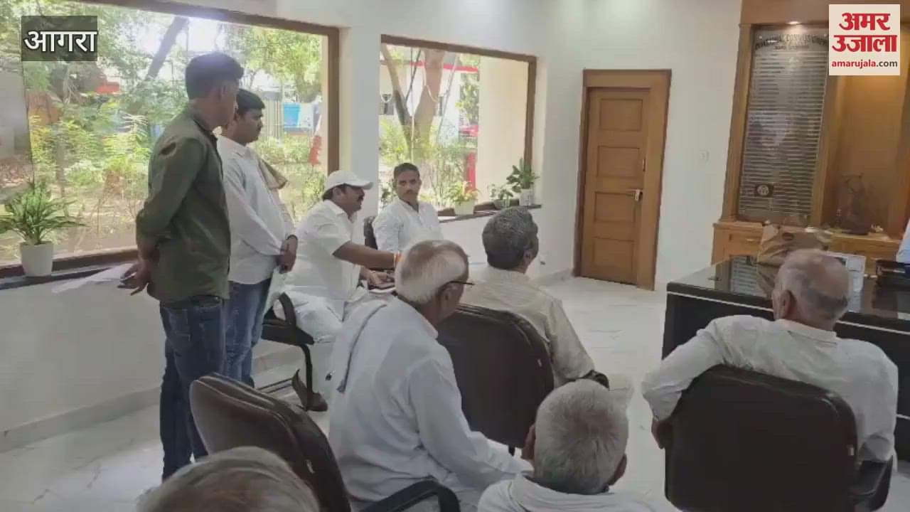 Farmers met Divisional Commissioner regarding Agra-Aligarh Greenfield Expressway