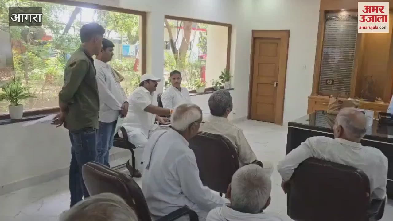 Farmers met Divisional Commissioner regarding Agra-Aligarh Greenfield Expressway