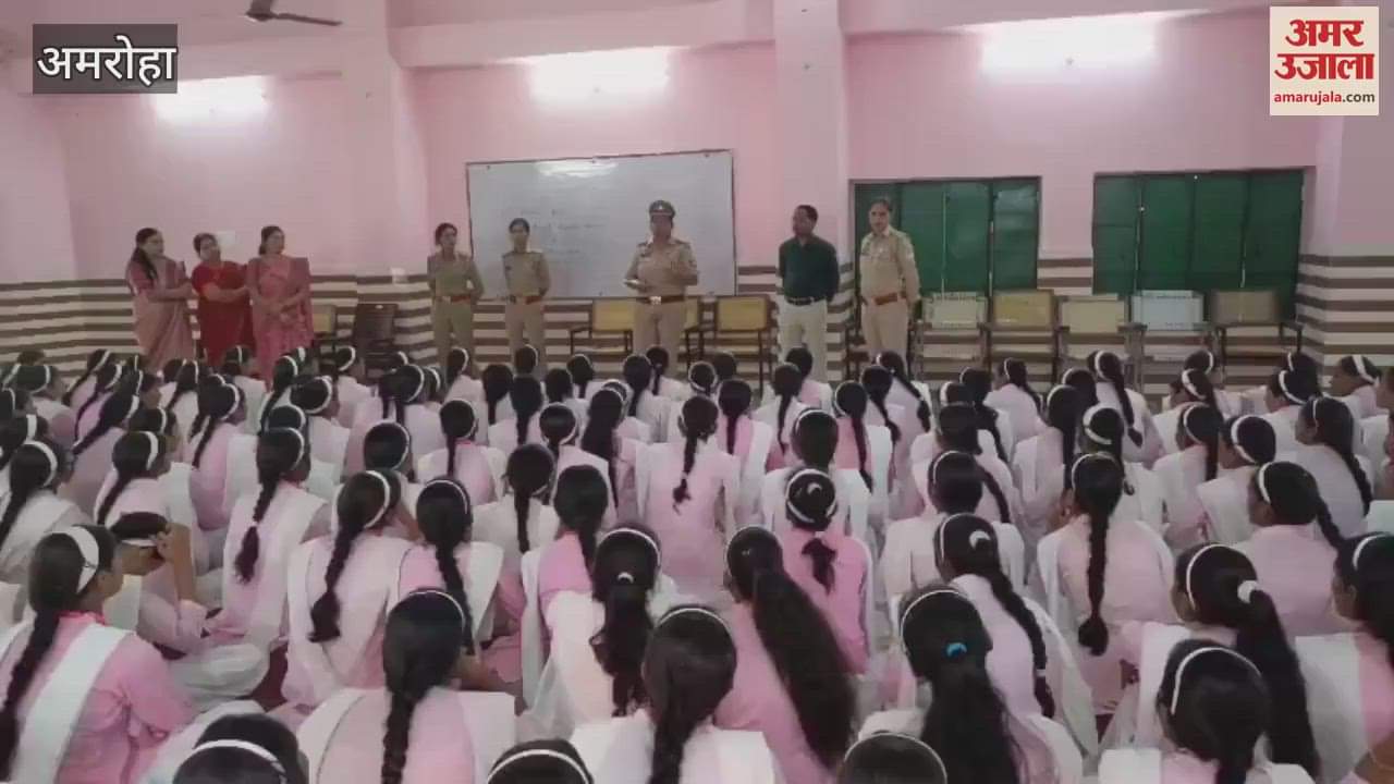 women's police station informed the students about important contact numbers during the Mission Shakti program at Gyan Bharti Inter College.