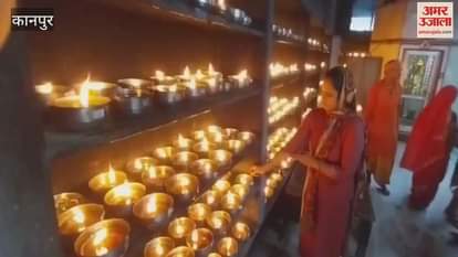 Devotees lit lamps of vows at the Tapeshwari Temple