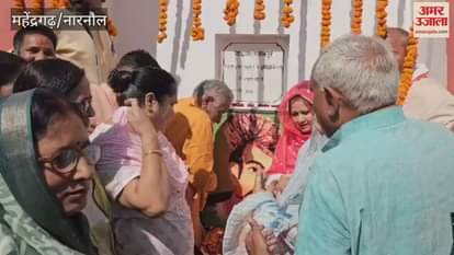 In Narnaul, Health Minister Aarti Singh Rao visited the martyrs' memorial and paid her respects to the fallen heroes.