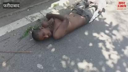 Faridabad Drunk youth lying on the road on Railway Road