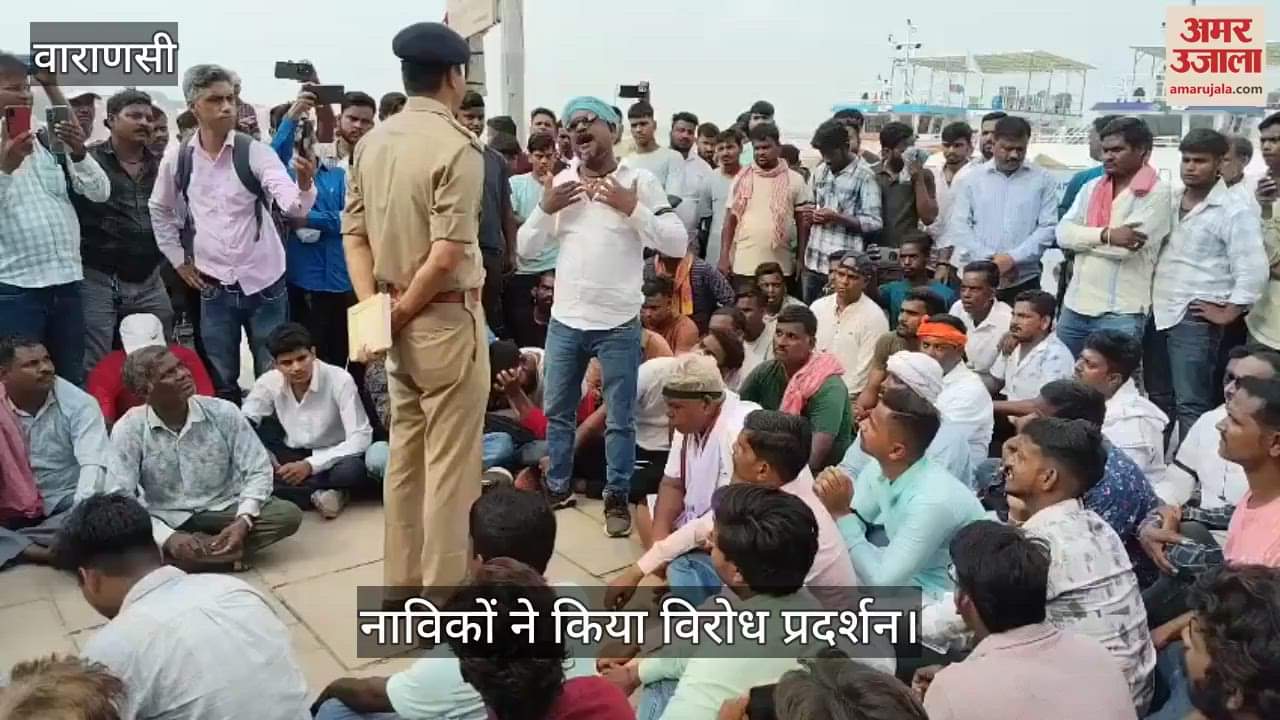 Boatmen community protests in Varanasi