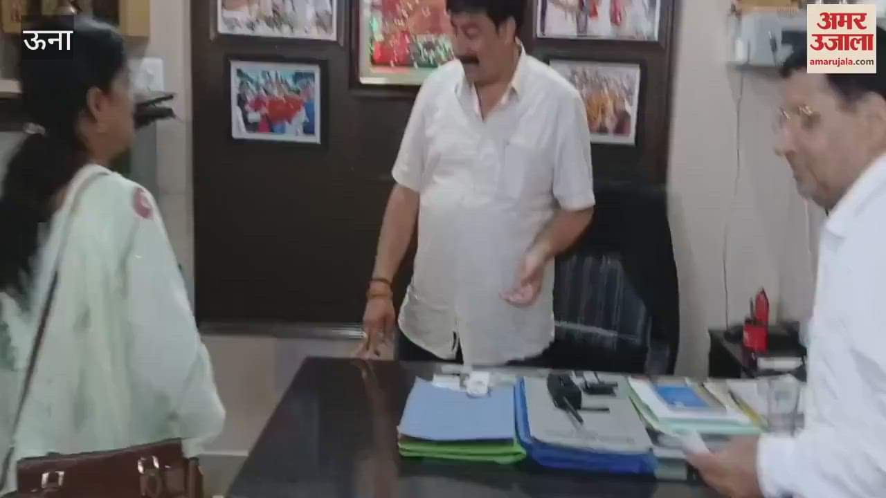 Una MLA Vivek Sharma handed over honorarium cheques to temporary teachers