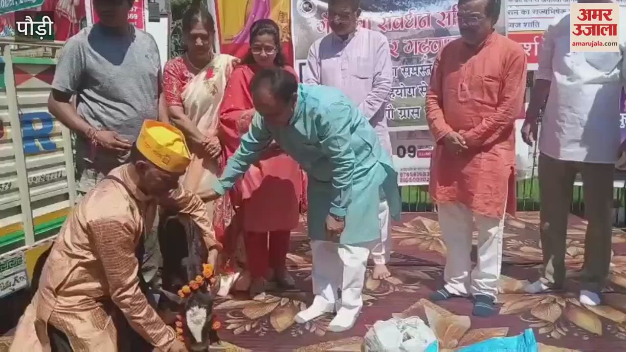 A free food distribution event go-grahs bhagdara held at Srinagar Gola Park