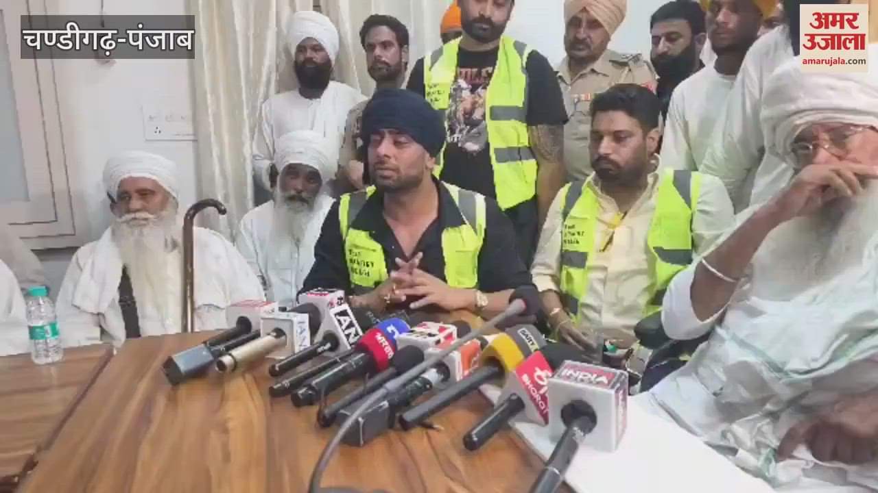 Singer Mankirt Aulakh donated 20 tractors to flood-affected villages in Ferozepur