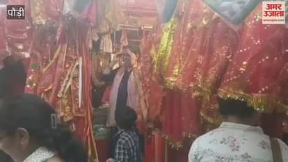 Srinagar Crowds of people gathered in the market for shopping for Navratri.
