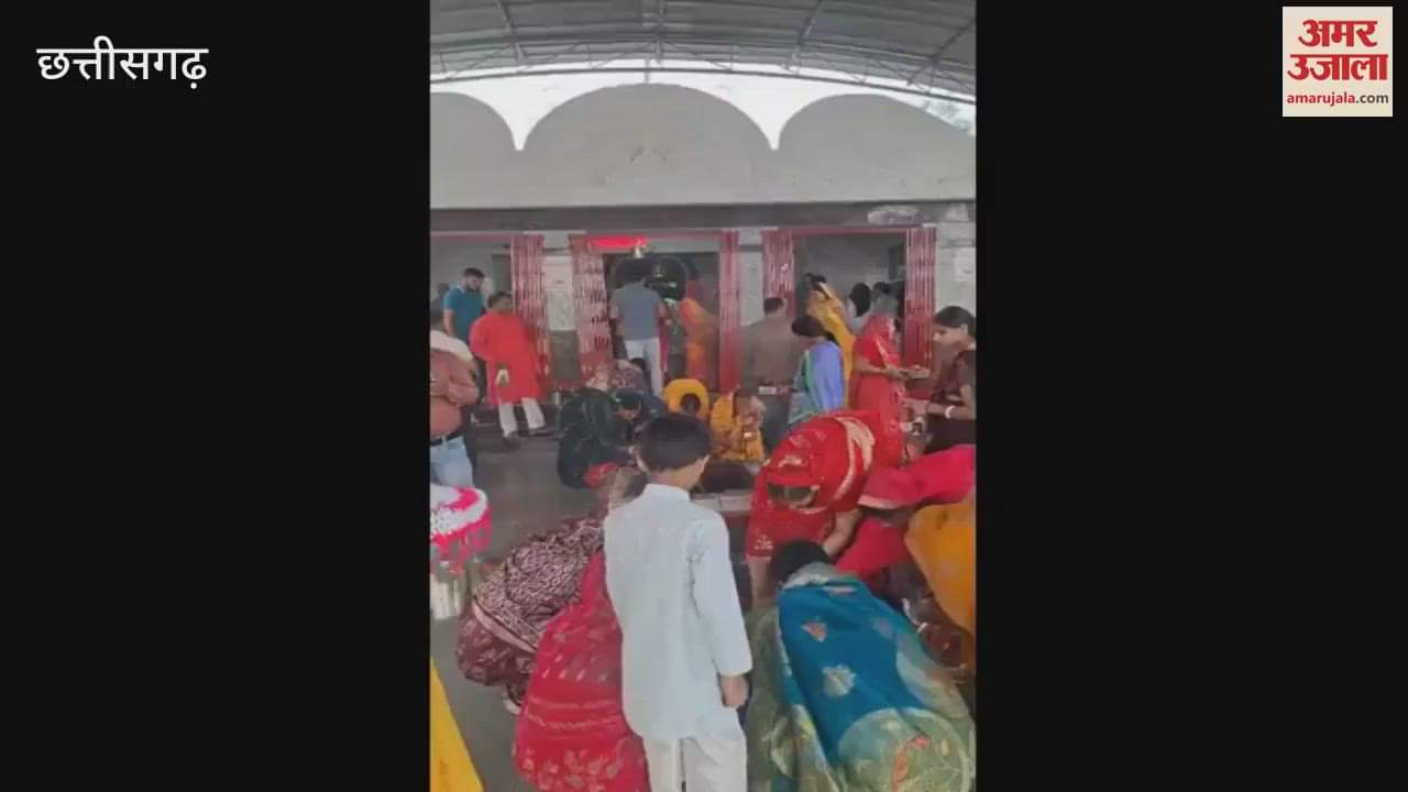 Shardiya Navratri 2025: On the first day of Navratri, devotees thronged the Maa Mahamaya Temple and the hill temple.