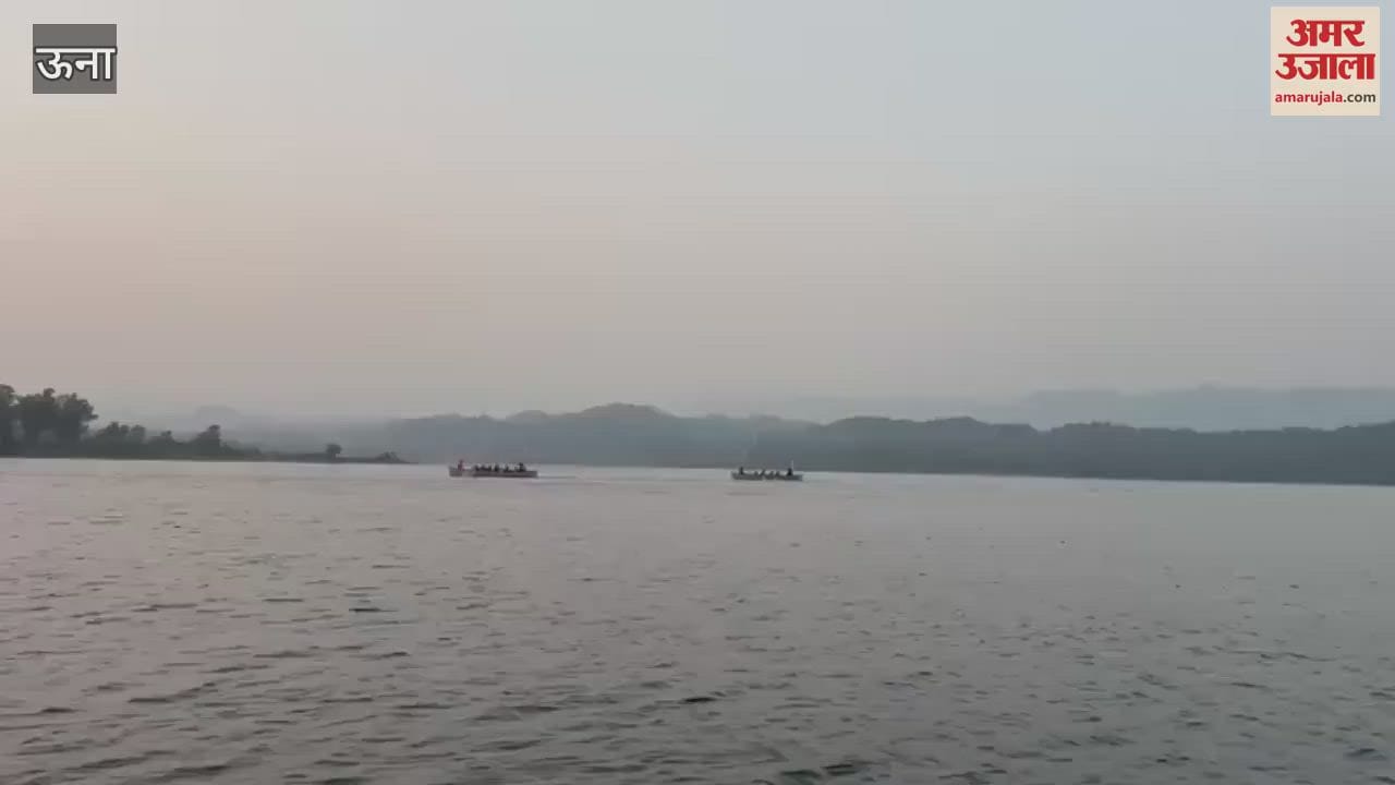 Una Ninth day of Shutudri Vandan Sailing Campaign awareness rally and boating competition are the centre of attraction