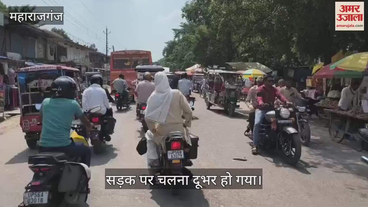 The scorching heat has troubled pedestrians, making it difficult to walk on the roads.