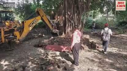 Authority officers and police removed protesters and deployed four bulldozers simultaneously