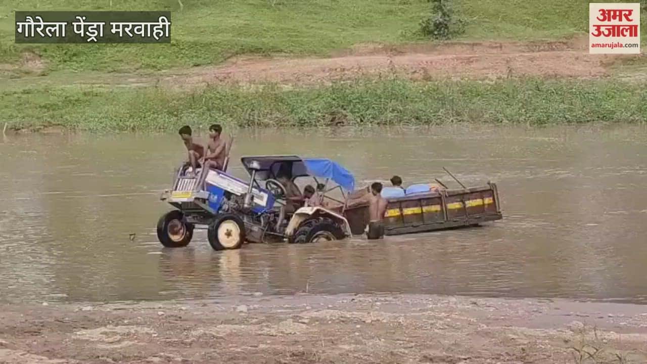 Workers risk their lives to illegally mine sand from the river