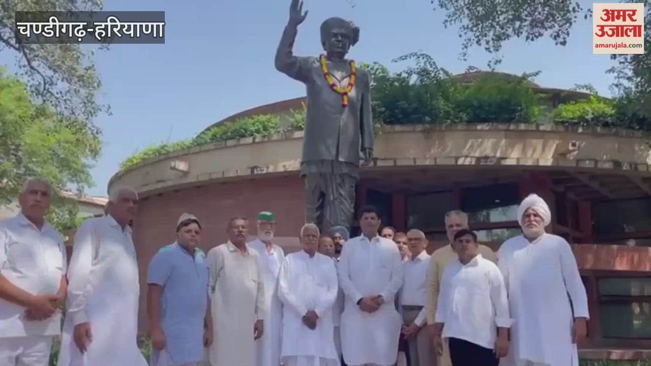 Dushyant Chautala paid tribute to Chaudhary Devi Lal's statue in Delhi.
