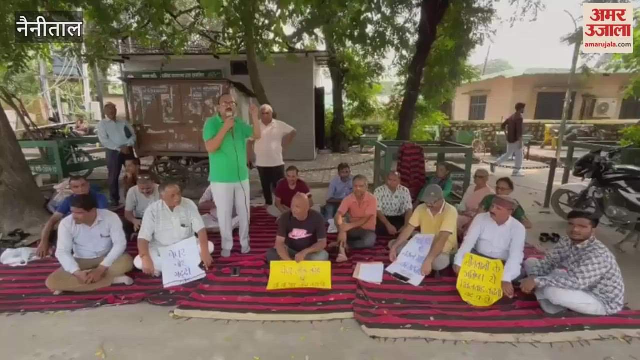 Demonstration against UKSSSC paper leak in Ramnagar