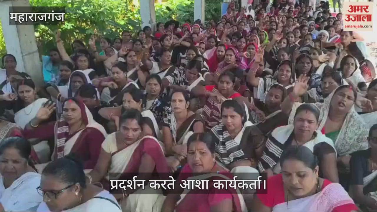 ASHAs staged a sit-in demanding a fixed honorarium.