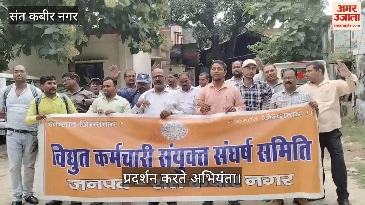 Electricity workers staged a sit-in at the Superintending Engineer's office.