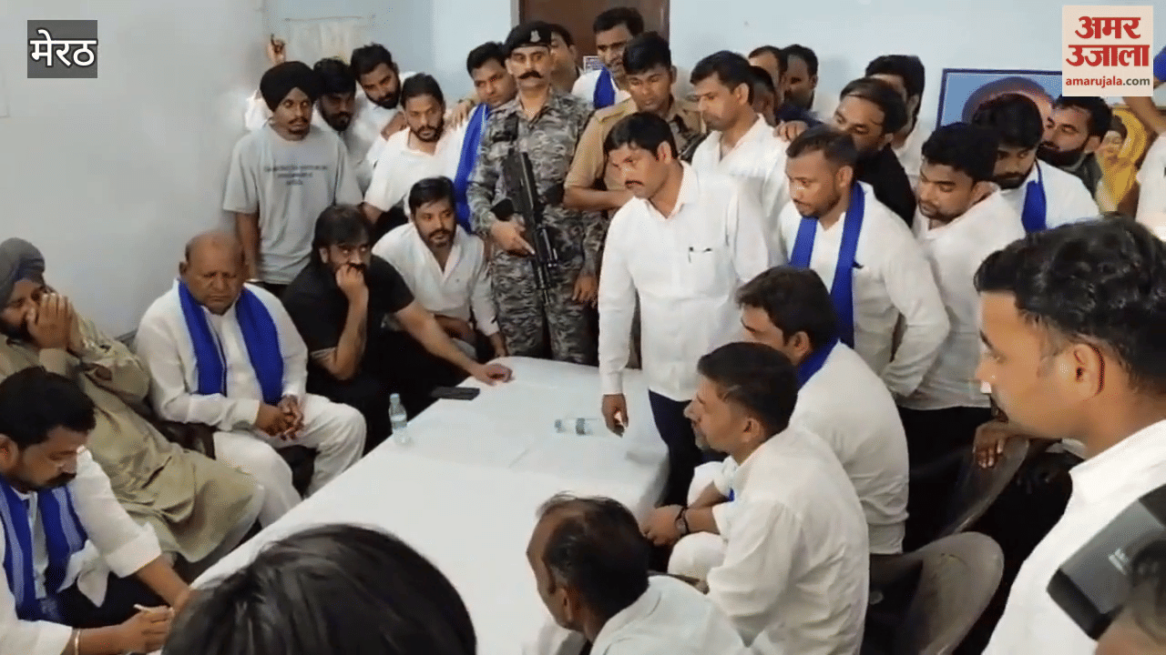 Meerut: Chandrashekhar spoke to the victims of Salawa.